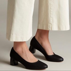 Clarks heels black nubuck